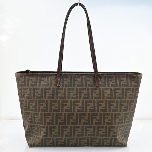 Fendi Handbags - Fendi tote bag!
